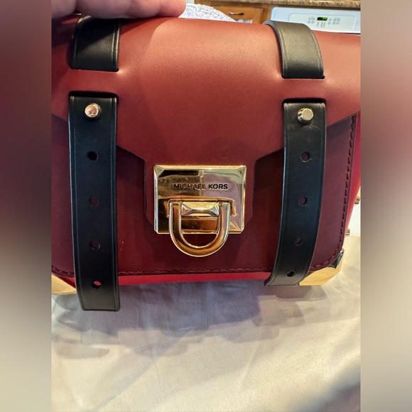 Michael Kors Manhattan Small Color Block Messenger Bag - Picture 9 of 14